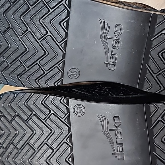 Dansko Professional Black Leather Shoes Textured Clogs | Size 38 EU / 8 US - Picture 5 of 11